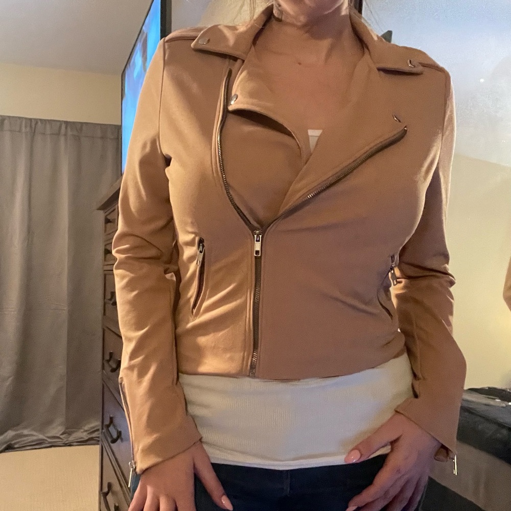 Crop-style bomber jacket (light pink) form fitting